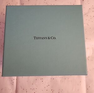 TIFFANY GIFT BOX